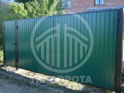 Ворота распашные из профнастила на дачный участок