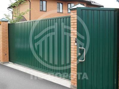 Ворота откатные из профнастила с калиткой