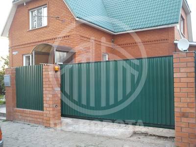 Стальные ворота откатные из профлиста с автоматикой и проблесковым маячком