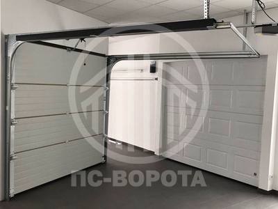 Секционные подъемные ворота с автоматикой