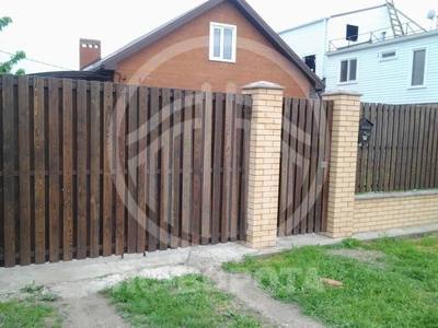 Распашные ворота со штакетником