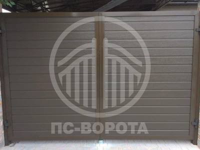 Распашные металлические ворота из сэндвич панелей