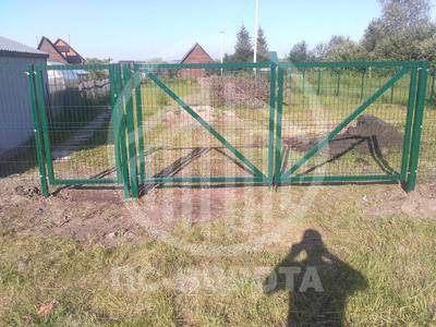 Металлические распашные ворота из 3Д сетки