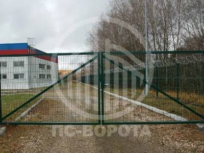 Распашные ворота из 3D сетки для промышленной территории