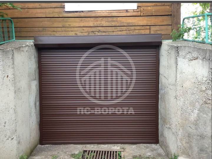ворота рулонные из профиля с пенным заполнением для гаража