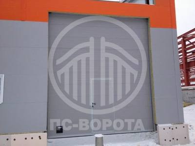 Ворота металлические секционные из сэндвич панелей M-гофр