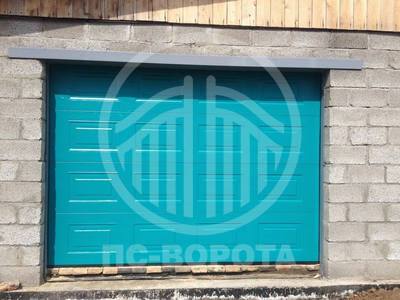 Секционные металлические подъемные ворота из сэндвич панелей филенка