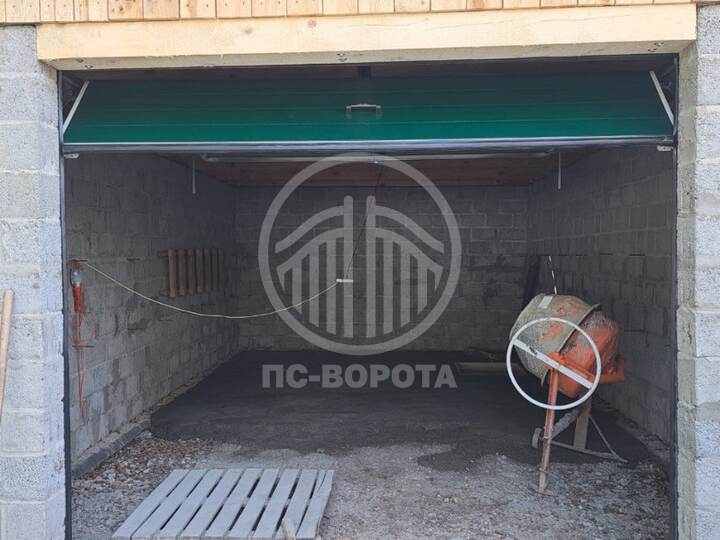 ворота секционные в открытом виде
