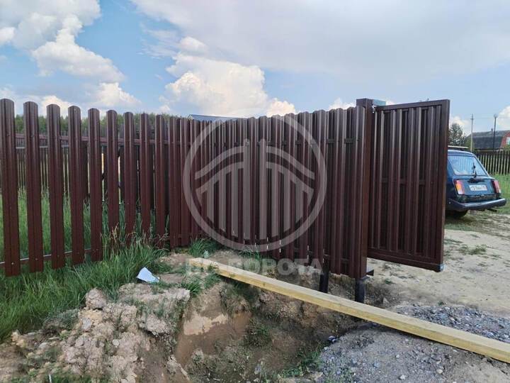 ворота из евроштакетника с калиткой, без автоматики