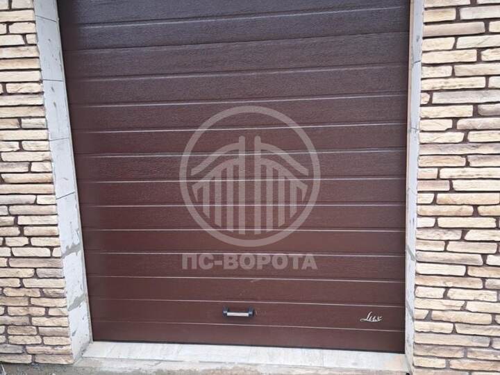 ворота подъемного типа для небольшого гаража