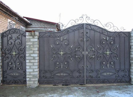 ворота распашные с коваными элементами в Электростали